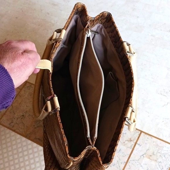 LEATHER HANDBAG/"Danier", reptile print, 2 zipper pockets, 2 main pockets, NEW - Picture 7 of 14